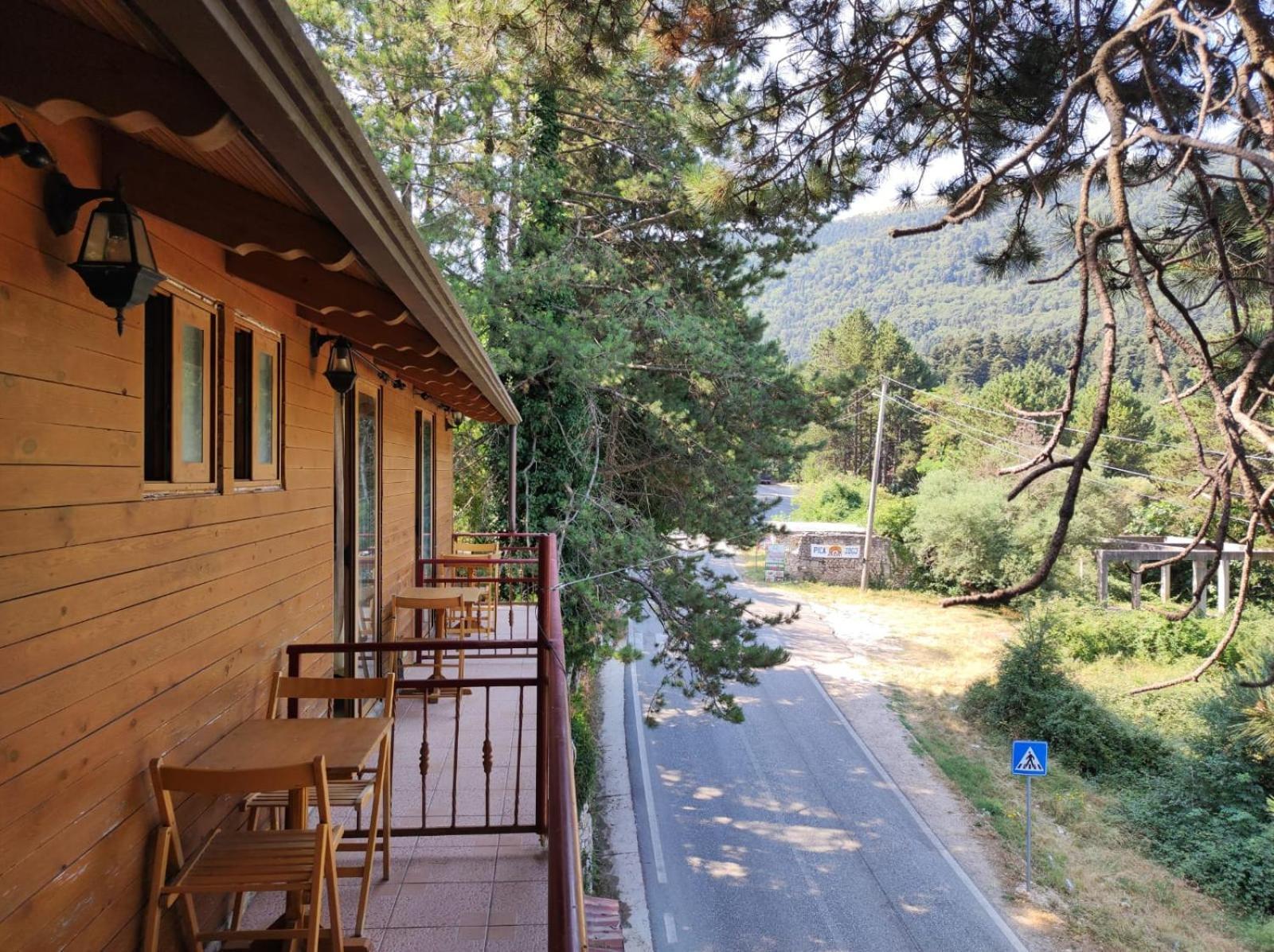 Hotel Toni Llogora Dukat Екстериор снимка