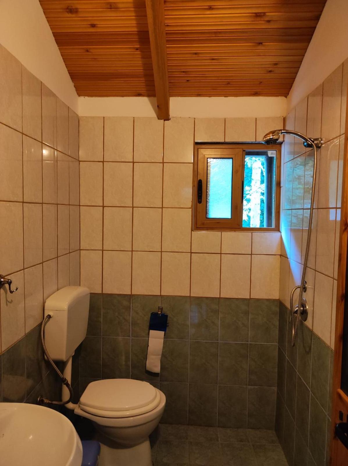 Hotel Toni Llogora Dukat Екстериор снимка