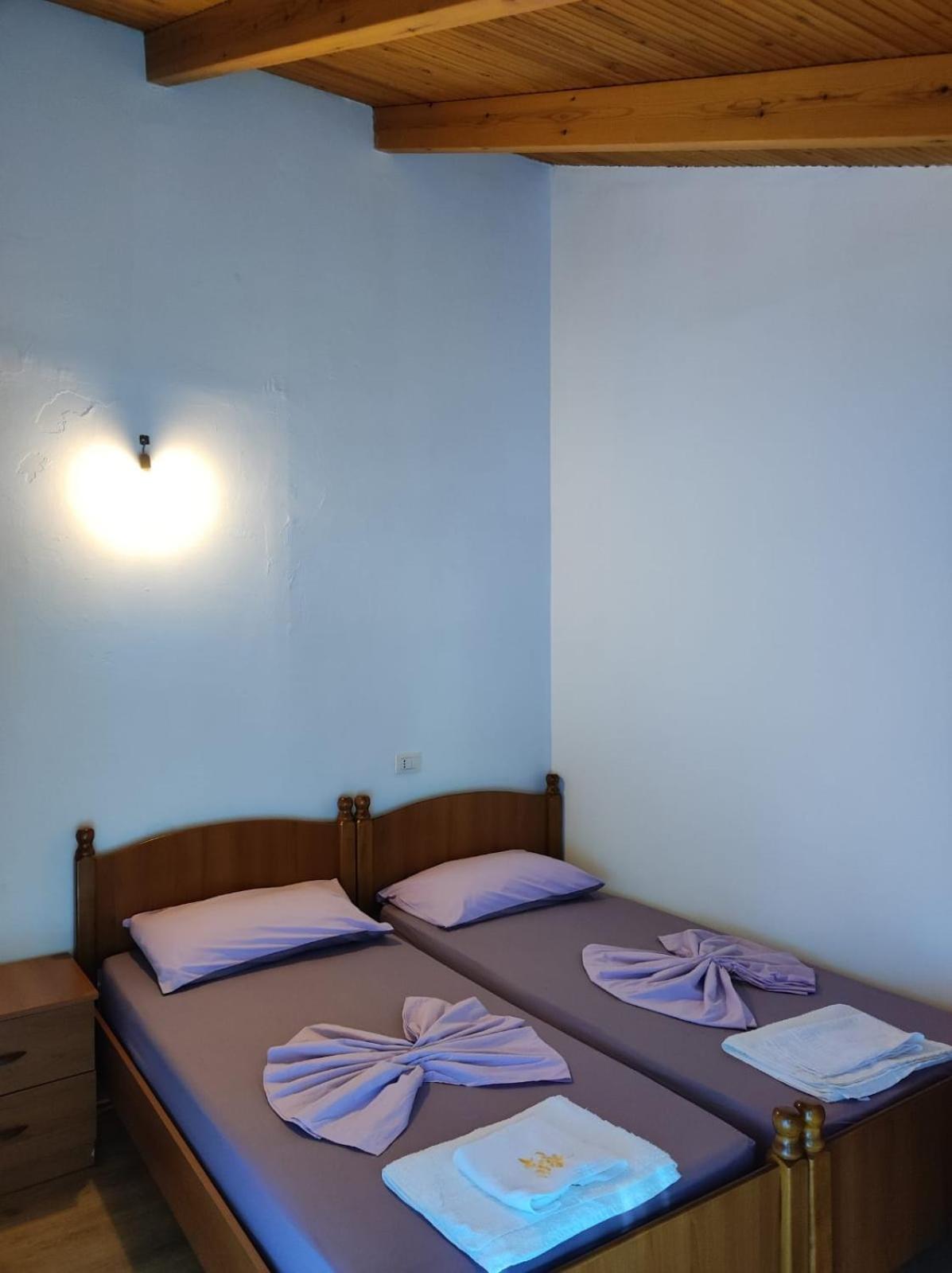 Hotel Toni Llogora Dukat Екстериор снимка