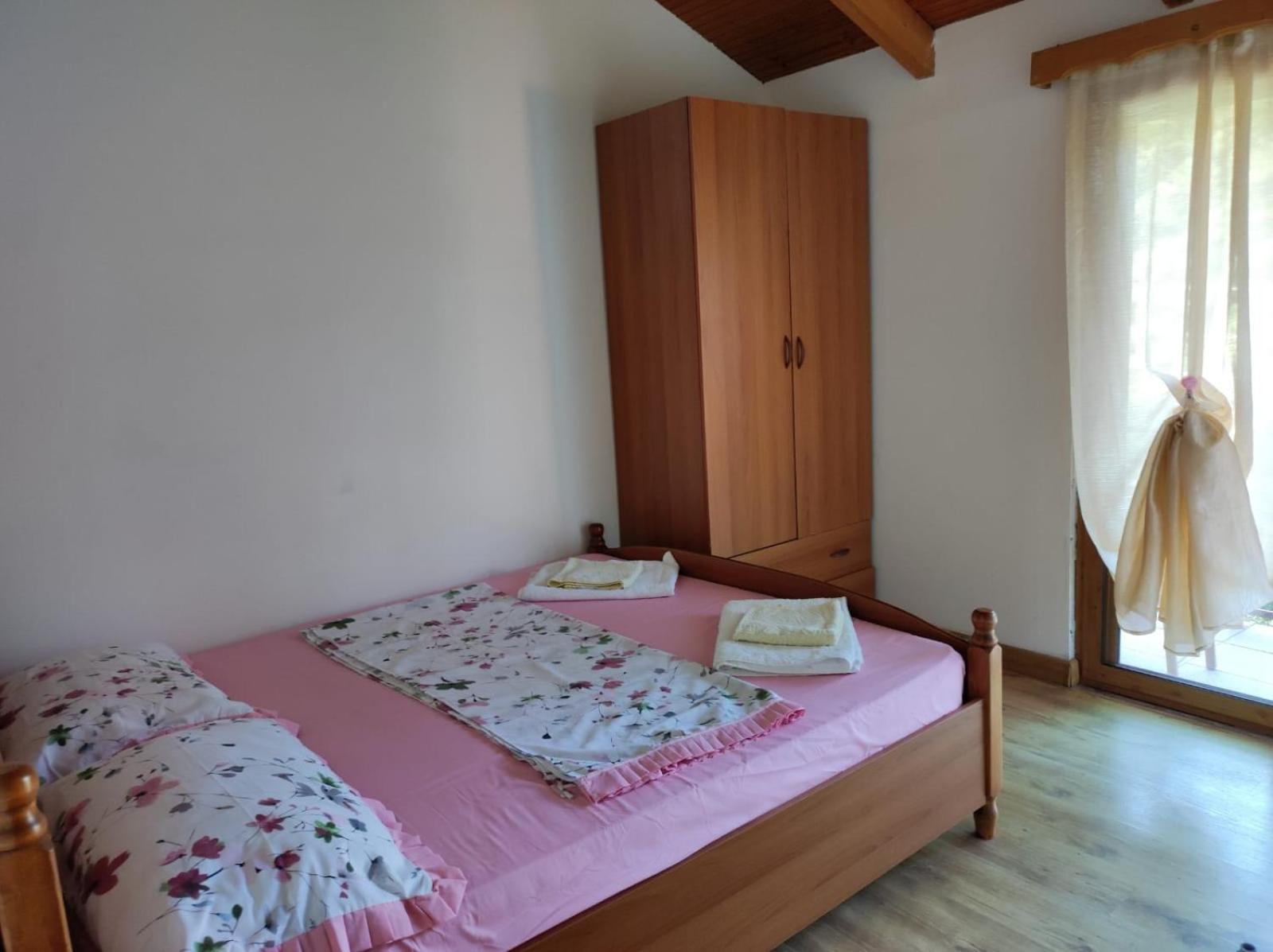 Hotel Toni Llogora Dukat Екстериор снимка