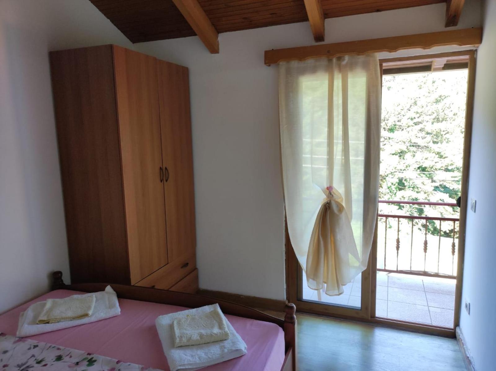 Hotel Toni Llogora Dukat Екстериор снимка